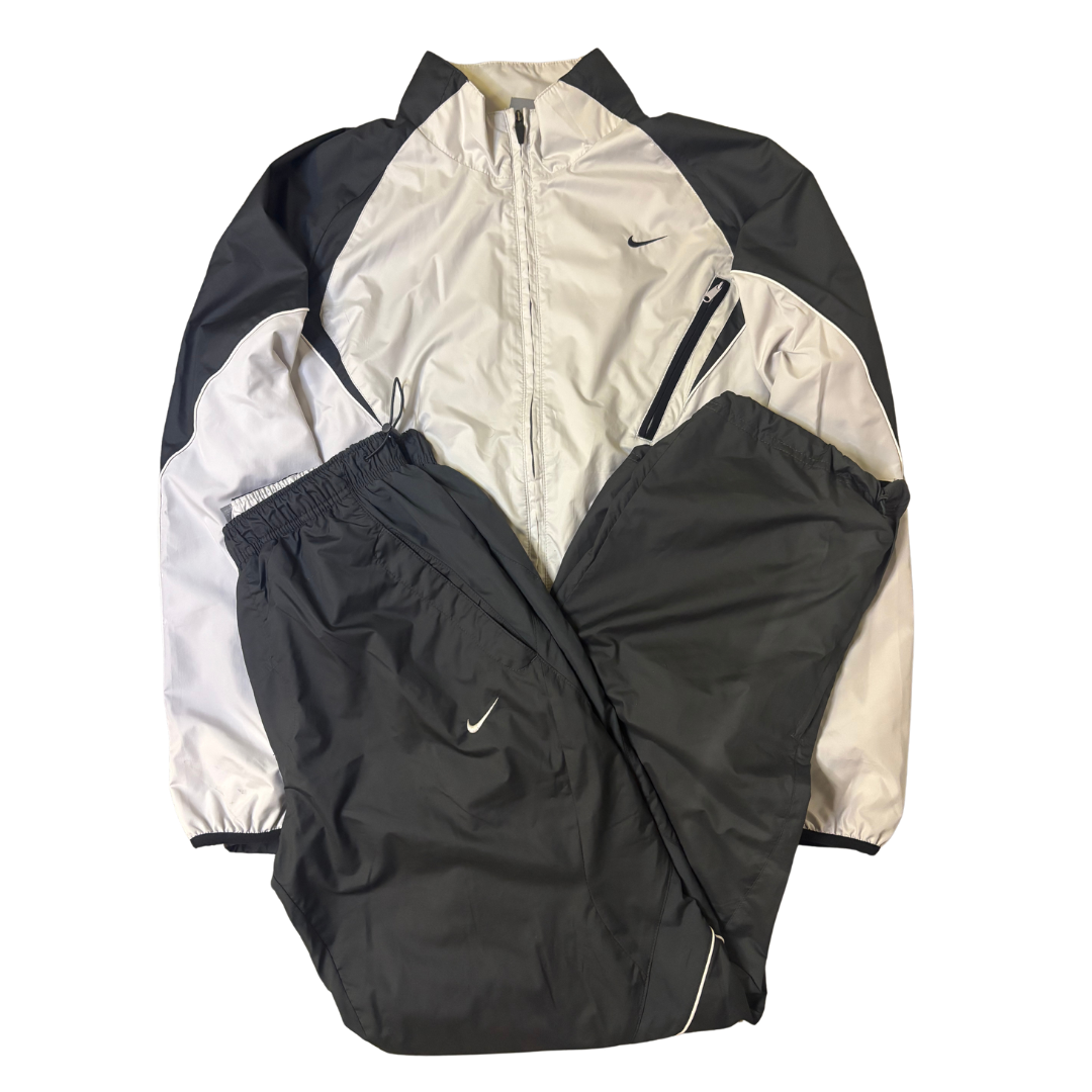 NIKE TRACKSUIT - M