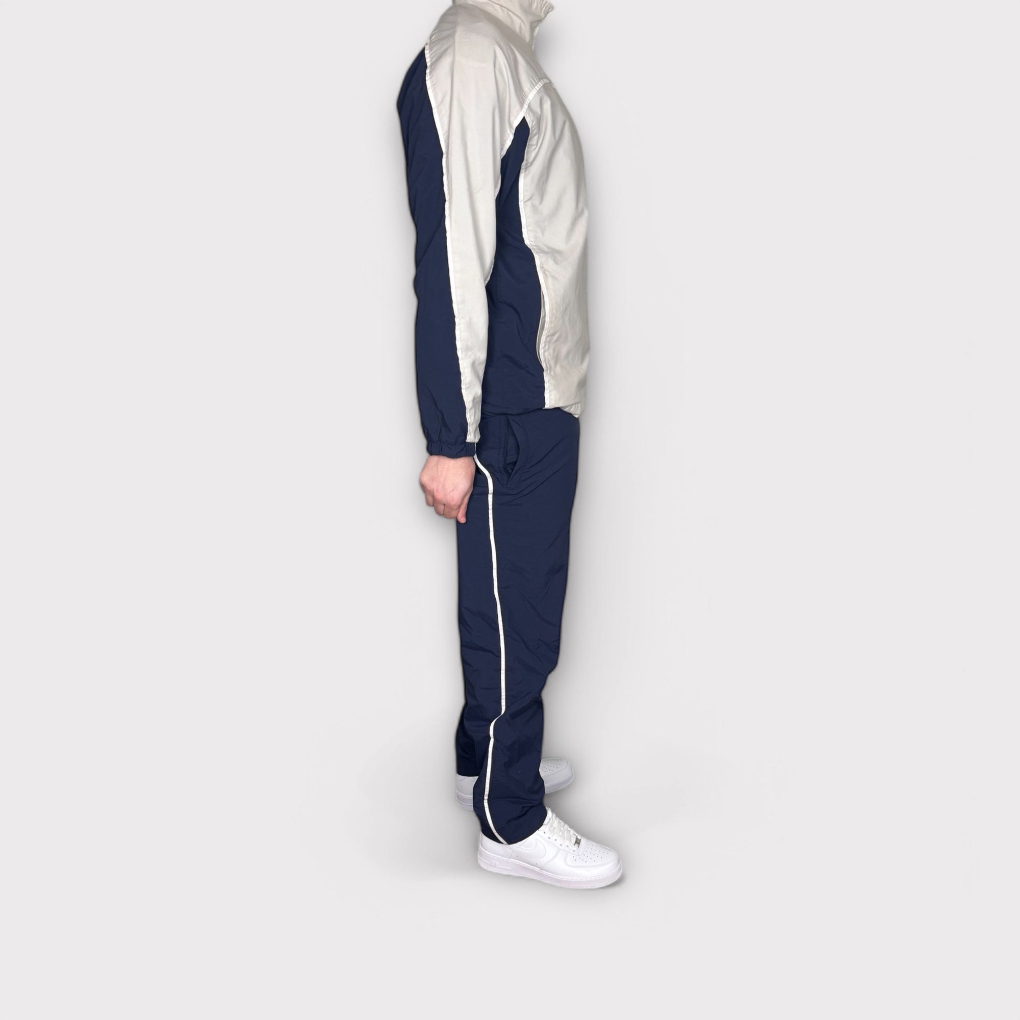 NIKE TRACKSUIT - L