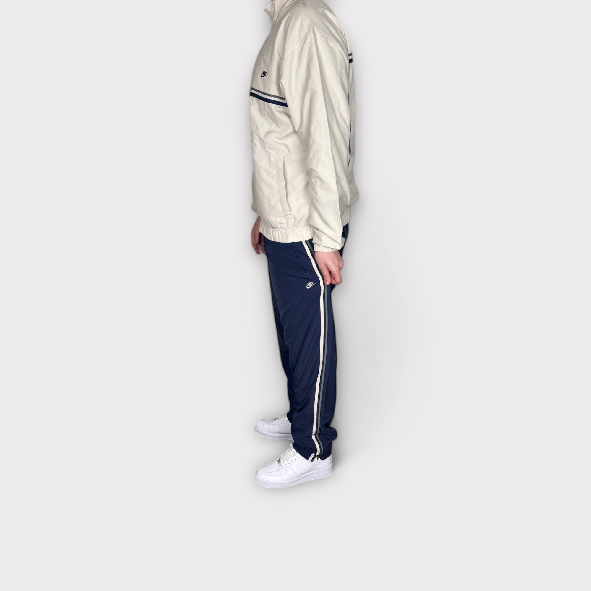 NIKE TRACKSUIT - L